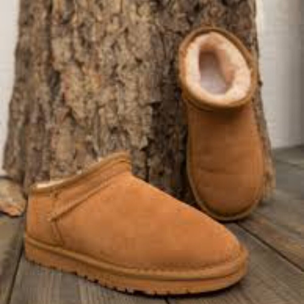 UGG Classic Slipper Chestnut  Slippers Cozy Slip-On Design Size 9